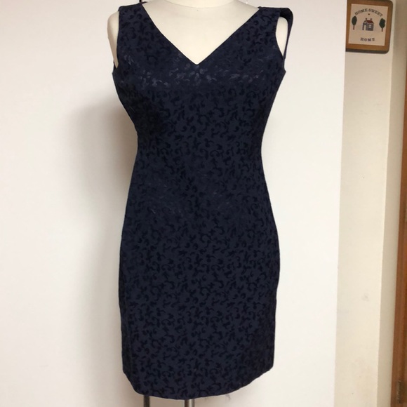 Ladies short navy blue dress. - Picture 5 of 7